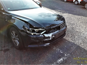 Při ranní nehodě dvou automobilů se zranili tři lidé