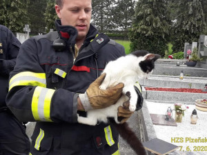 Takto zachránili hasiči Julinku z nitra hrobu