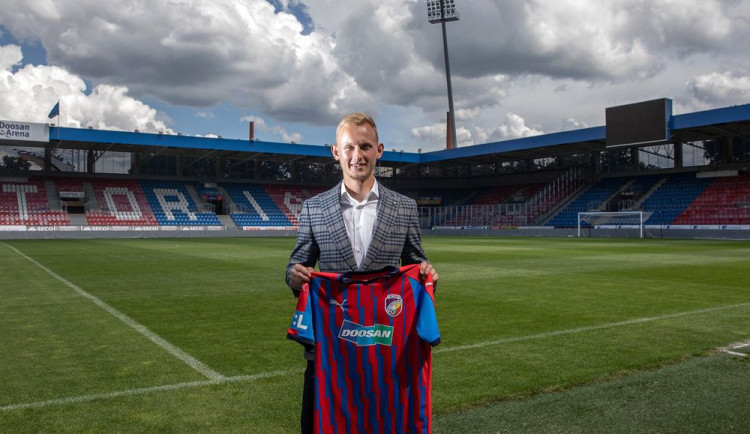 Nová posila v dresu FC Viktoria Plzeň, klub získal univerzála Ondřeje Mihálika