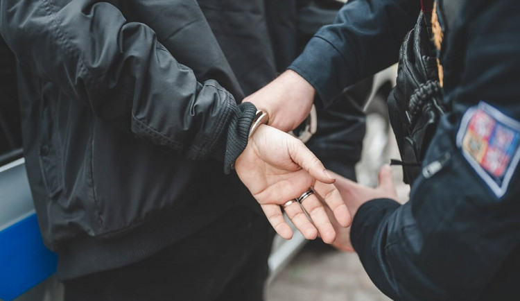 Muž, který v pátek napadl u Vaňkovky dvě ženy, se dnes sám přihlásil na policii