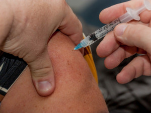 Vakcína proti chřipce letos vystačí pro desetinu lidí