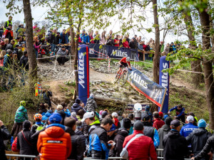 Závod v Touškově láká davy diváků