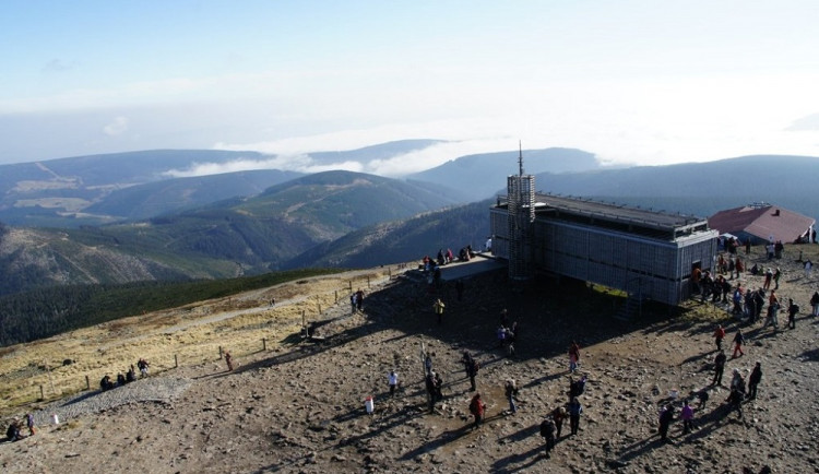 Poštovna, která stála na Sněžce už v roce 1875 sloužila jako telegrafní stanice