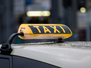 Začíná revoluce v oblasti taxislužby, umožní fungování alternativních služeb přes mobil
