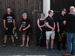 Plzeň se loučila s Mariánem Čišovským, fanoušci dojemně hladili jeho fotografii