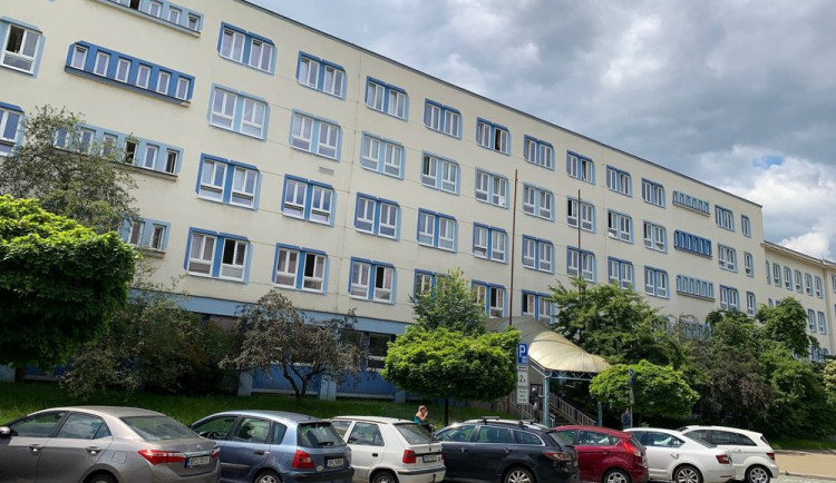 Poliklinika na Slovanech se se má nabízet k prodeji za 69 milionů korun