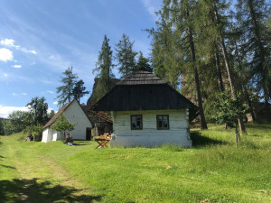 Skanzen u hradu Velhartice poprvé ukázal interiéry domů