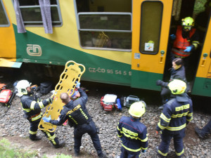 Mezi Perninkem a Novými Hamry se čelně srazily osobní vlaky, na místě dva mrtví a 20 zraněných