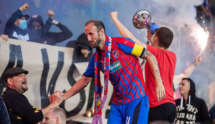 Rozloučení s legendou, kapitán Viktorie Roman Hubník zažil velké ovace