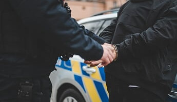 Recidivista přepadával ženy v Hradci Králové. Už předtím seděl 16 let ve vězení