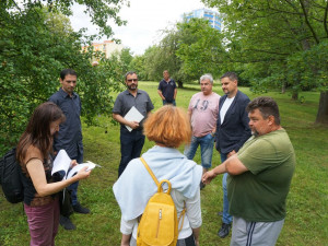 Vedení obvodu na místě diskutuje o přípravách loučky
