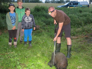 Tři kluci pomohli zachránit bobra, který uvízl v zapomenutém sklípkuu81_3056383331146053_114178261990249018_n