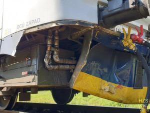 Motorista vjel s autem na nechráněném přejezdu přímo před vlak, střetu nešlo zabránit