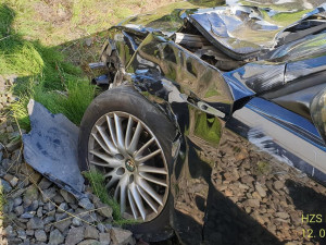 Motorista vjel s autem na nechráněném přejezdu přímo před vlak, střetu nešlo zabránit