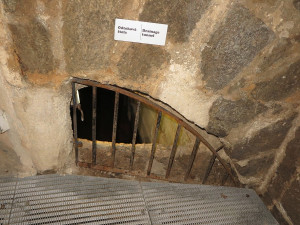 Tudy sestoupila záchranářka do labyrintu chodeb