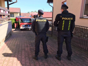 Při požáru rodinného domu byl vážně popálen starší muž