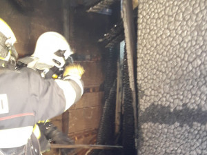 Při požáru rodinného domu byl vážně popálen starší muž