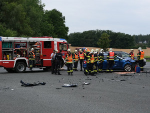 Nechvalně proslulá křižovatka u obce Seč má další oběť, srazily se tam dva osobáky