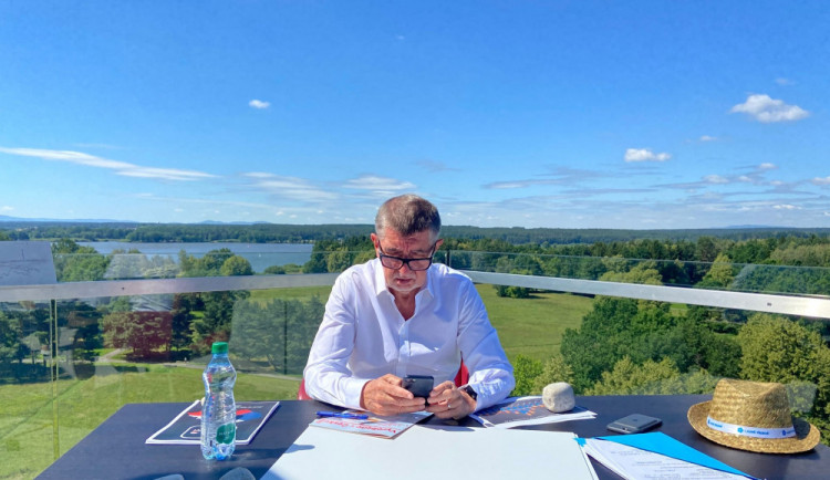 size4-15948204524722-139-babis-na-festivalu-nepochodil-trhovec-ho-vyprovodil-se-slovy-vam-tu-nic-nedam-protoze-vas-ze-srdce-n