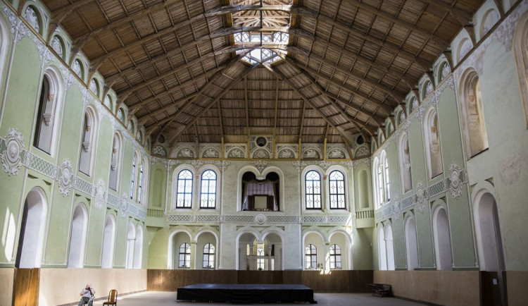 Jízdárna ve Světcích u Tachova