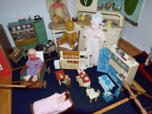 Bohaté sbírky muzea tvoří také věci od dárců, například vzácné vyřezávané hračky