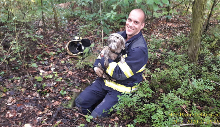 Tentokrát měl pejsek štěstí, záchrana se k němu dostala ještě včas