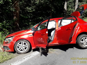 Nehoda tří aut si vyžádala čtyři zraněné