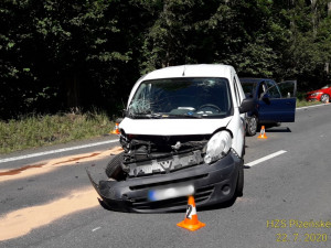 Nehoda tří aut si vyžádala čtyři zraněné