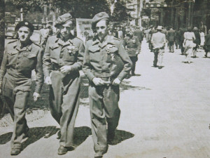 Před přehlídkou na Václavském náměstí - první zprava