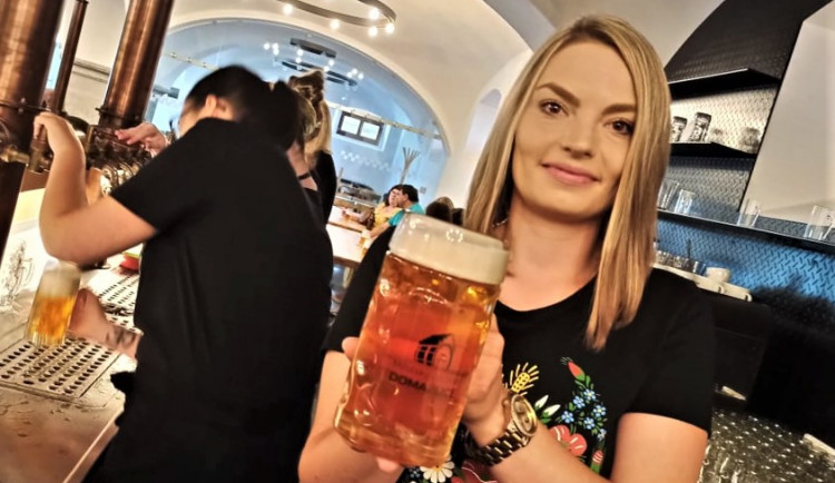 V nově zrekonstruovaném pivovaru se už vaří i čepuje domažlické pivo