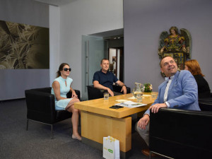 Martině Půtové gratuloval primátor Plzně Martin Baxa za získání Ceny Olgy Havlové