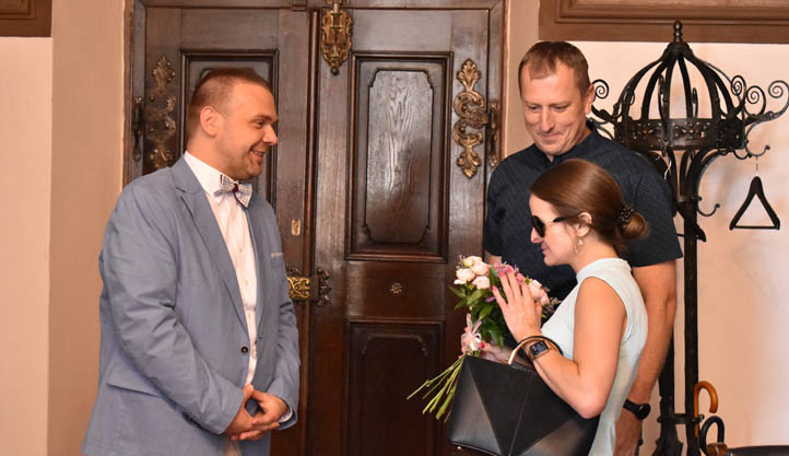 Martině Půtové gratuloval primátor Plzně Martin Baxa za získání Ceny Olgy Havlové