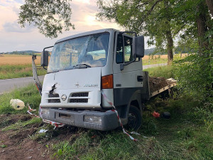 Tento vrak budí už delší dobu pozornost u silnice tři kilometry od Žinkov