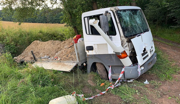 Tento vrak budí už delší dobu pozornost u silnice tři kilometry od Žinkov