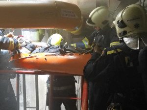 Záchrana osob ze stísněných prostor, hasiči trénovali v netradičním prostředí