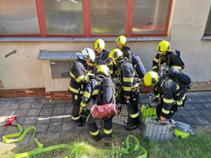 Záchrana osob ze stísněných prostor, hasiči trénovali v netradičním prostředí