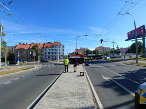 Křižovatku Rokycanská – Masarykova - Dlouhá blokuje nehoda dvou dodávek