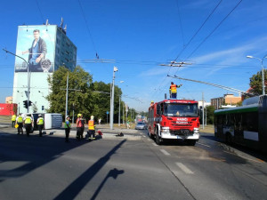 Křižovatku Rokycanská – Masarykova - Dlouhá blokuje nehoda dvou dodávek