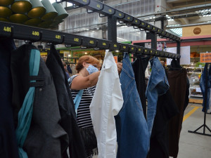 Hromadí se vám ve skříni věci, které nenosíte? Zkuste Swap a pošlete je dál