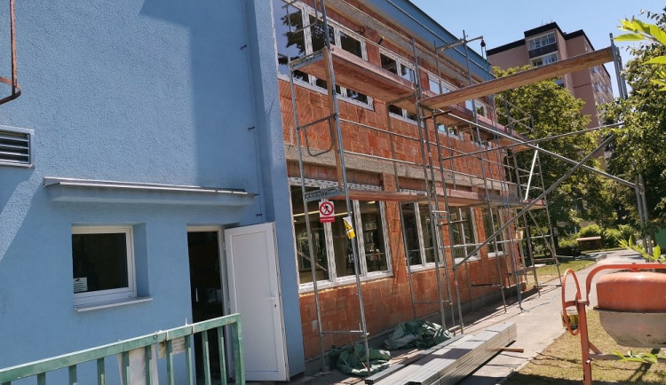 Práce na plzeňských školách jsou v plném proudu