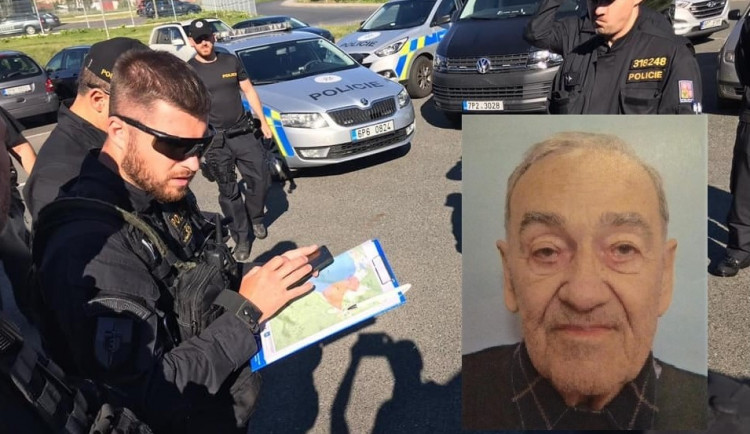 Policisté pátrají v terénu na Rokycansku po Karlu Doušovi z domova v obci Těně
