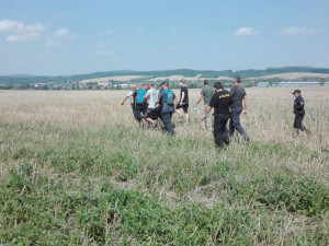 Transport nalezeného seniora z místa, kde se ho dnes podařilo vypátrat