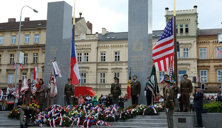 Mike Pompeo v západočeské metropoli položí květiny u památníku Díky, Ameriko! a pronese při té příležitosti projev