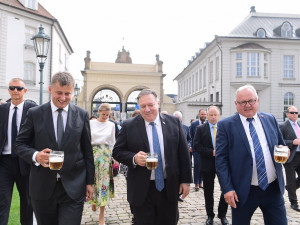 Americký ministr návštěvu Plzně zakončil v pivovaru