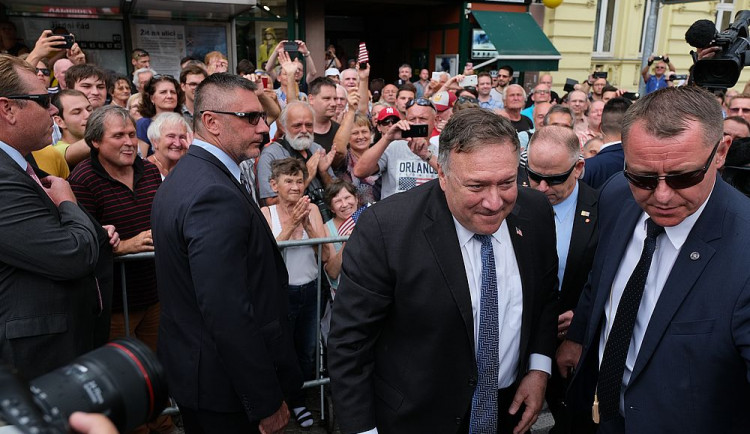 Jak jsem si pracovně užil návštěvu ministra zahraničí USA u pomníku Díky, Ameriko!