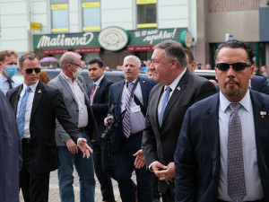 Jak jsme si pracovně užili návštěvu ministra zahraničí USA u pomníku Díky, Ameriko!