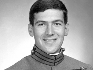 Bývalý tankista Mike Pompeo si z Plzně odvážel knihu místního autora, kterou právě on určitě ocení