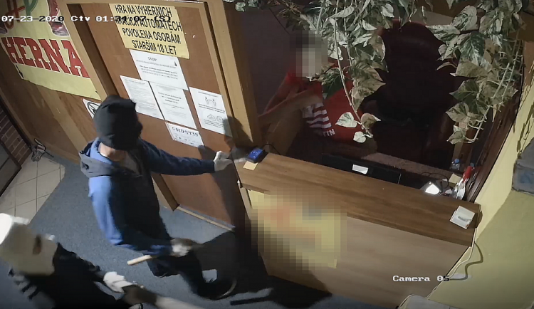Přepadení zachytila bezpečnostní kamera