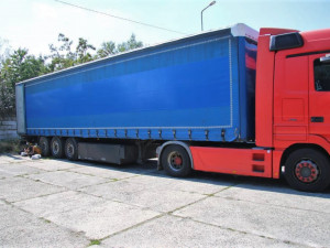 Řidič kamionu vezl čtyři černé pasažéry už z Rumunska, zjistil to prý až u hranic se SRN