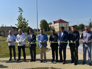 Větší bezpečnost pro chodce i motoristy, díky rekonstrukci zde konečně vznikly i chodníky